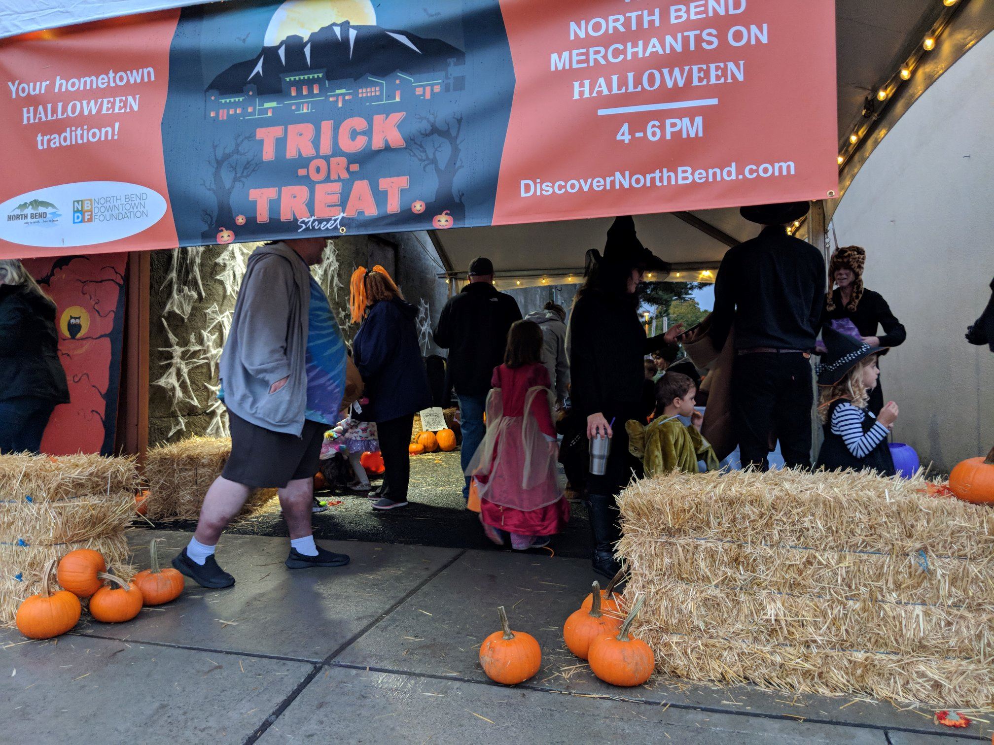 Trick-or-Treat Street - 17